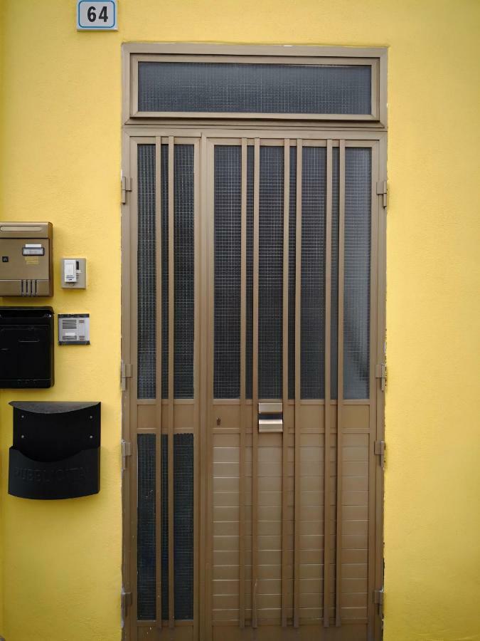 A Casa Di Rossano E Rossella Apartment Carbonia Exterior foto